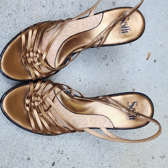 Sofft Metallic Gold summer heels - Picture 3 of 3